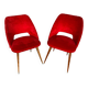 Paire de chaises Achille Decommere en fausse fourrure rouge et pieds compas en bois