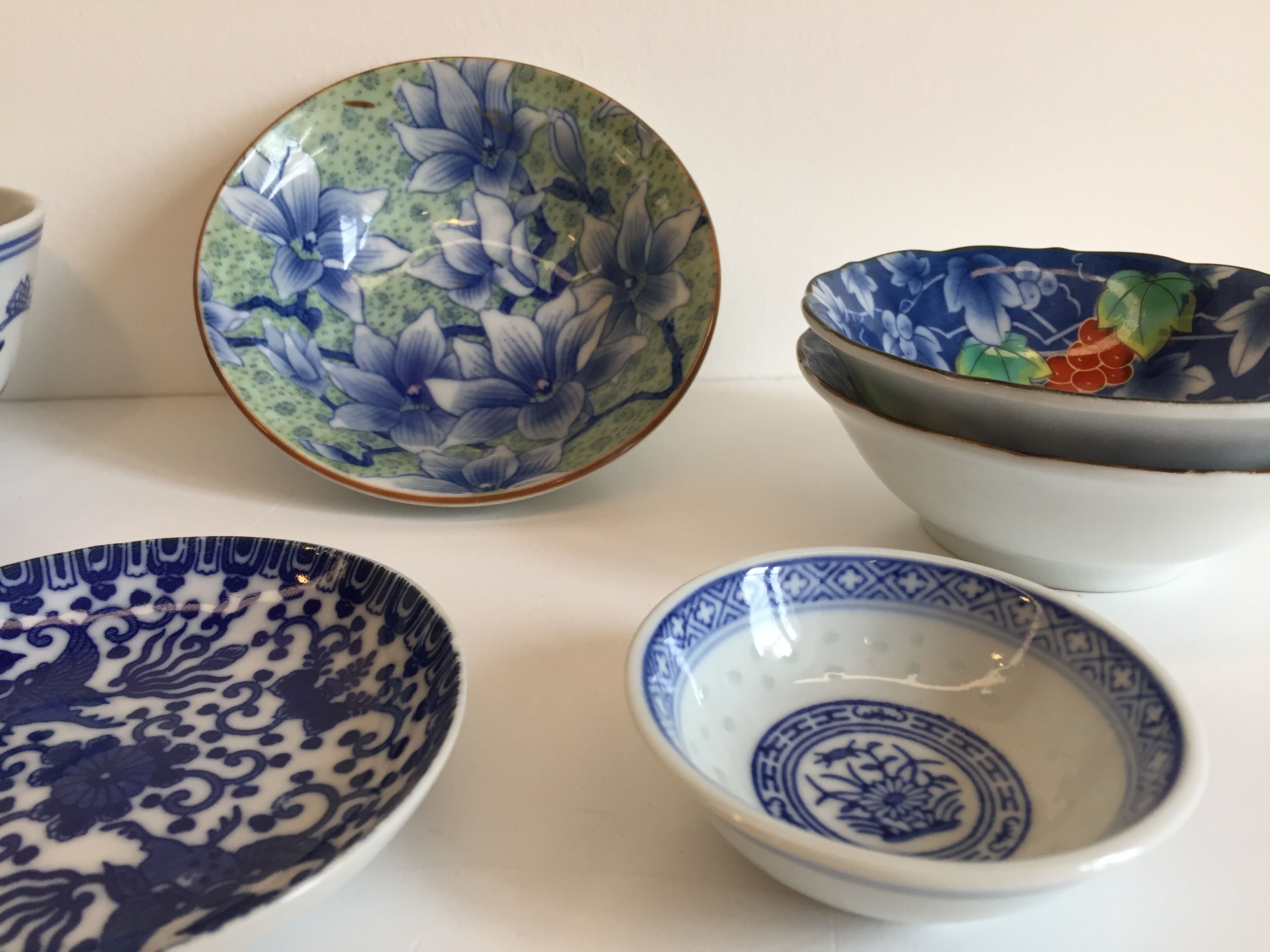 set of 4 bowls and 4 asian porcelain cups