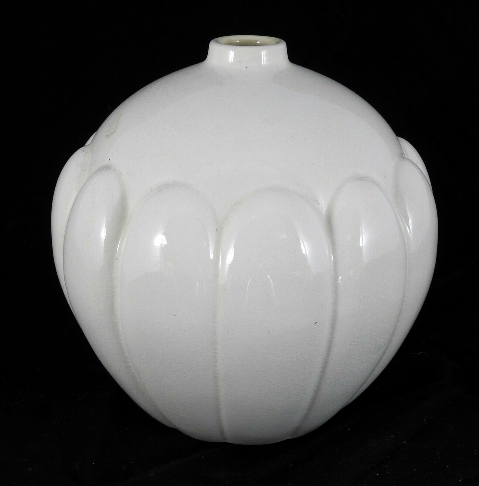 Vase boule à godrons
