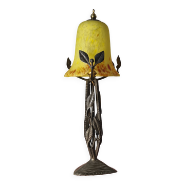 Lampe fer forgé style Brandt  40x17 tulipe jaune pate verre