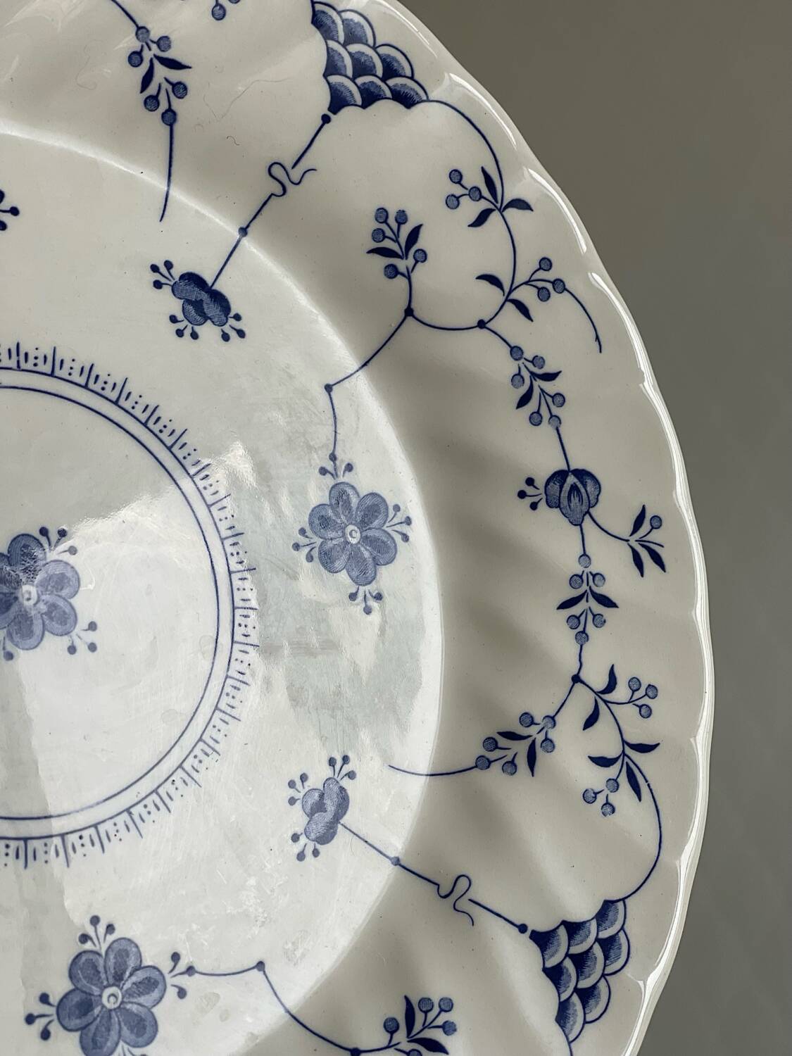 6 flat plates in English porcelain