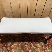 Banquette de piano Style Régence-Louis XV – Noyer massif sculpté