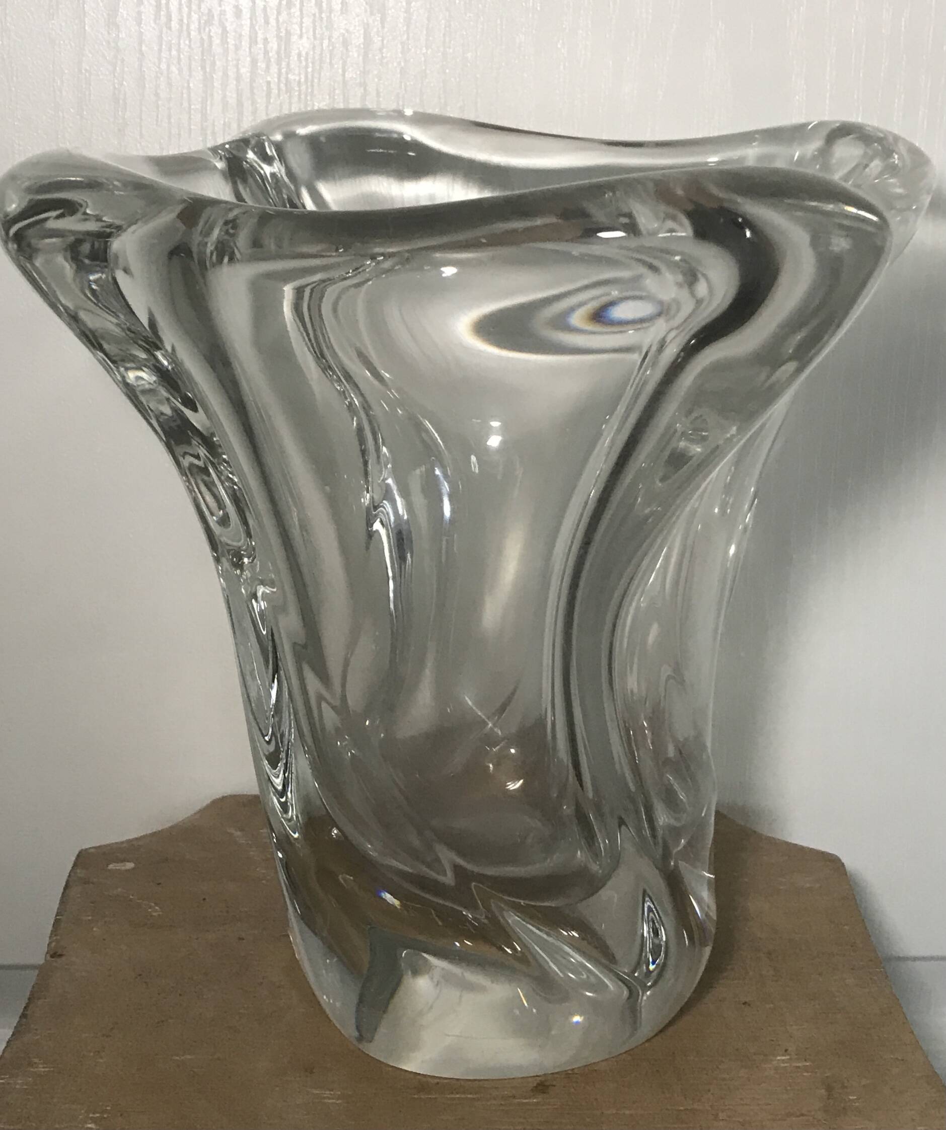 Crystal vase signed daum france free form 4.4 kg