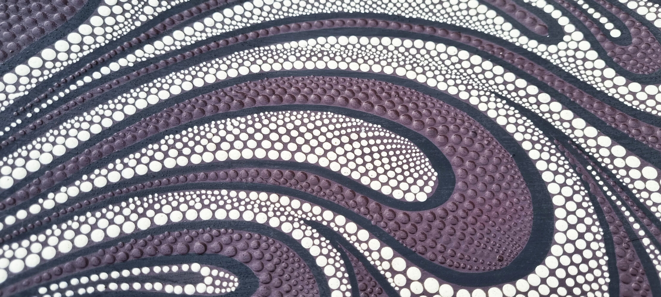 African dish, terracotta, African-inspired decoration.