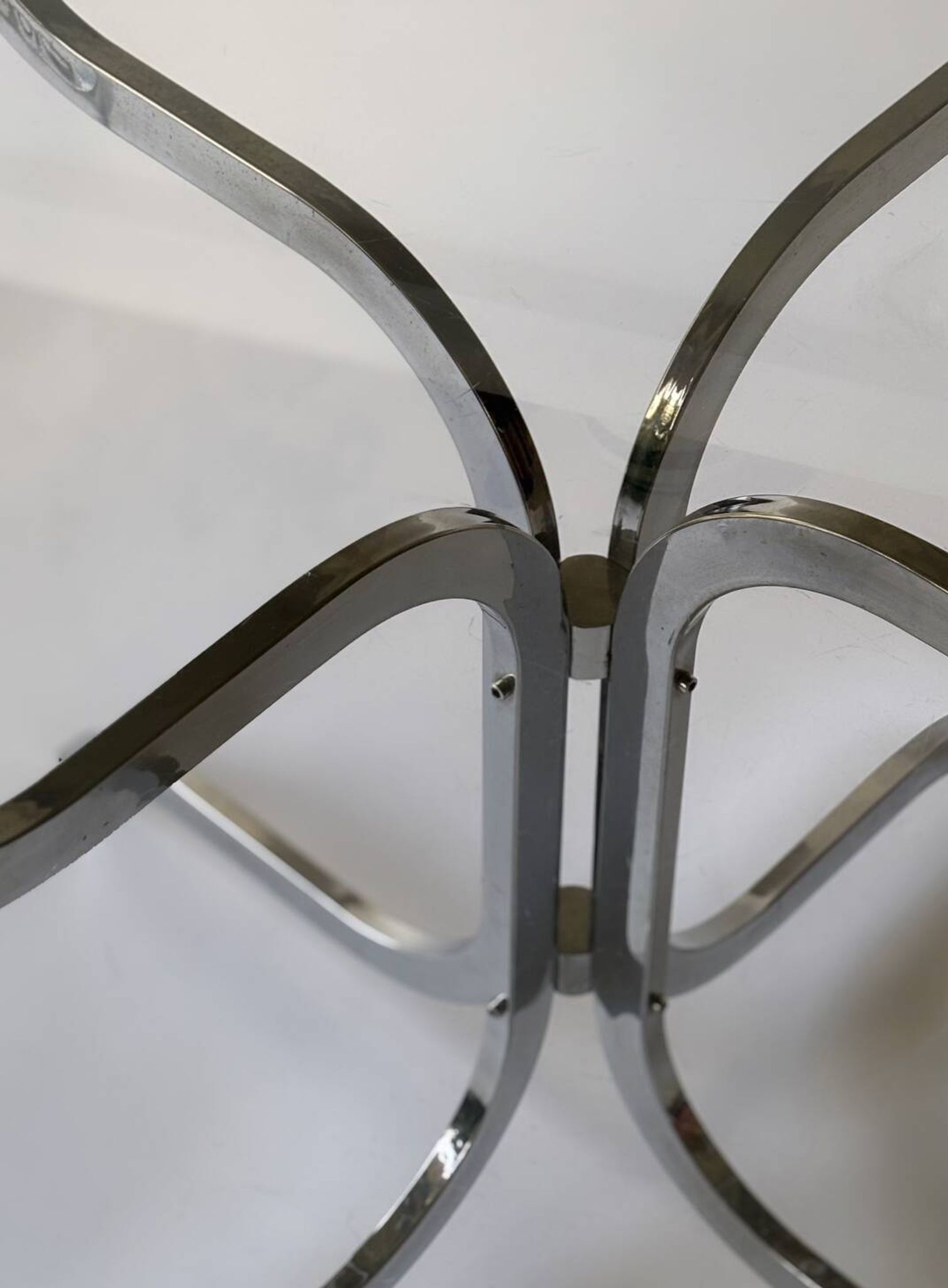 Table à manger en verre fumé et métal chromé 1970