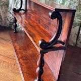 Elégante étagère murale victorienne en acajou. Fin XIXe