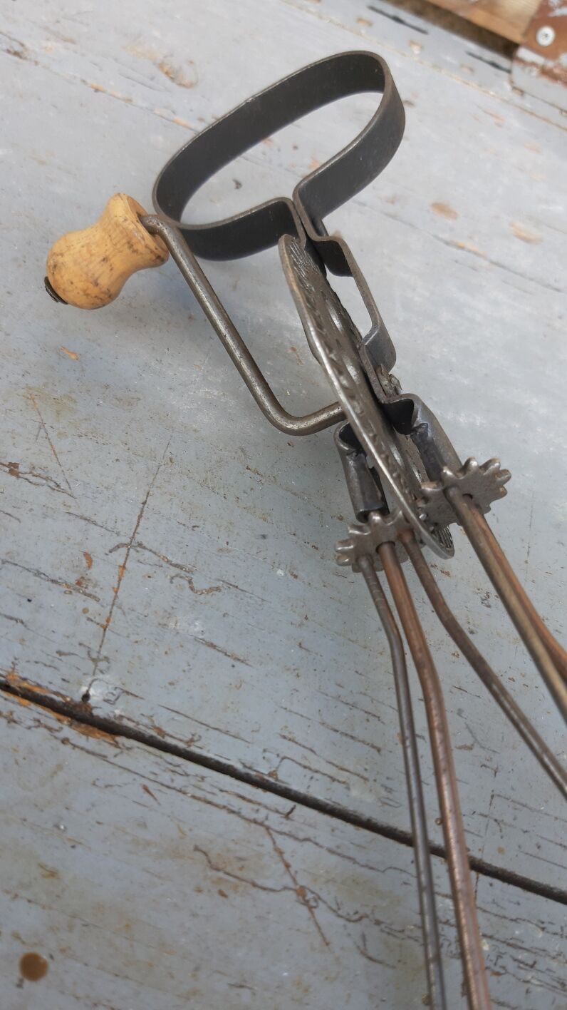 Vintage manual drummer