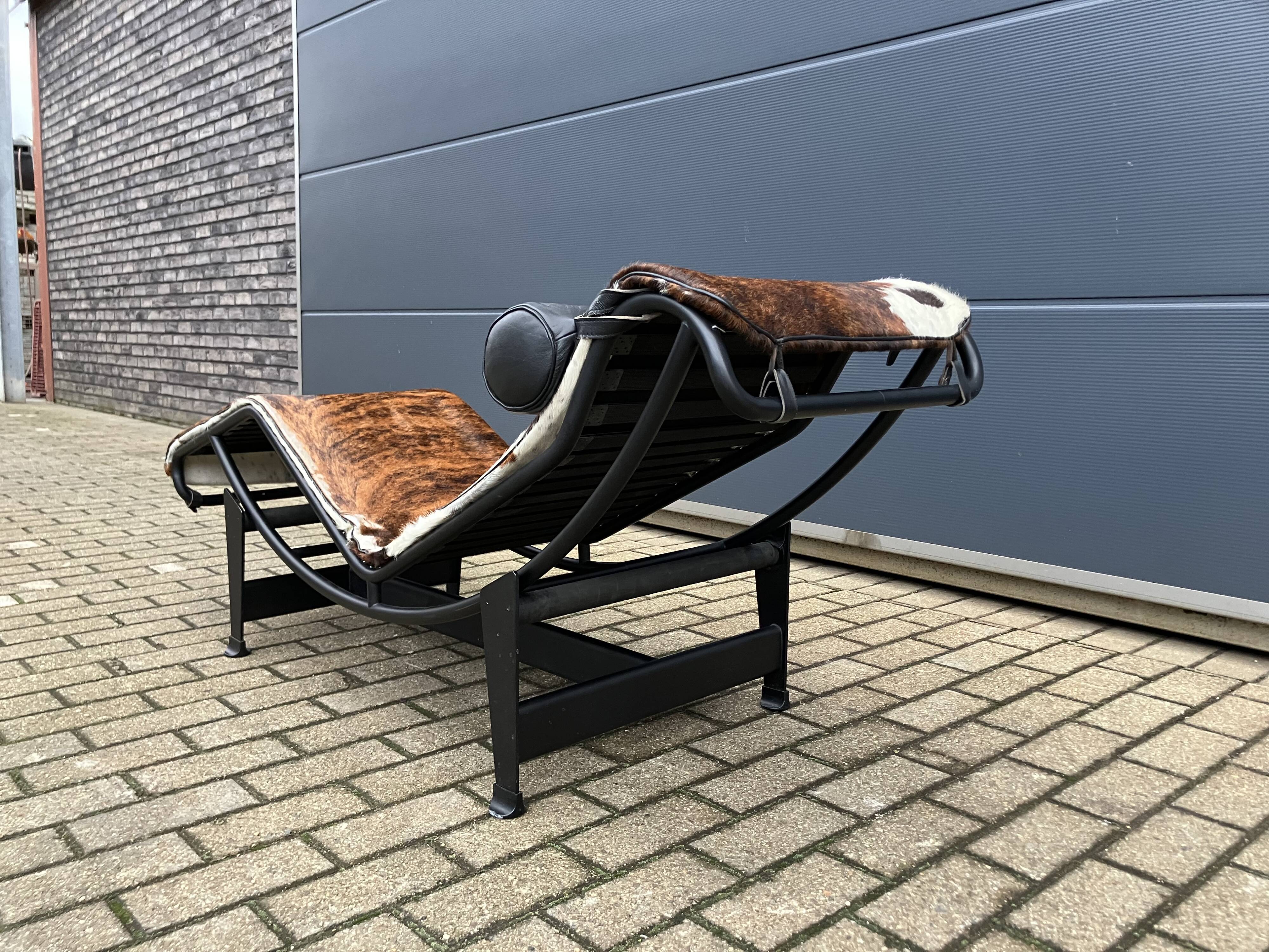 Originele Low numbered Cassina Le Corbusier Lc4 Pony skin
