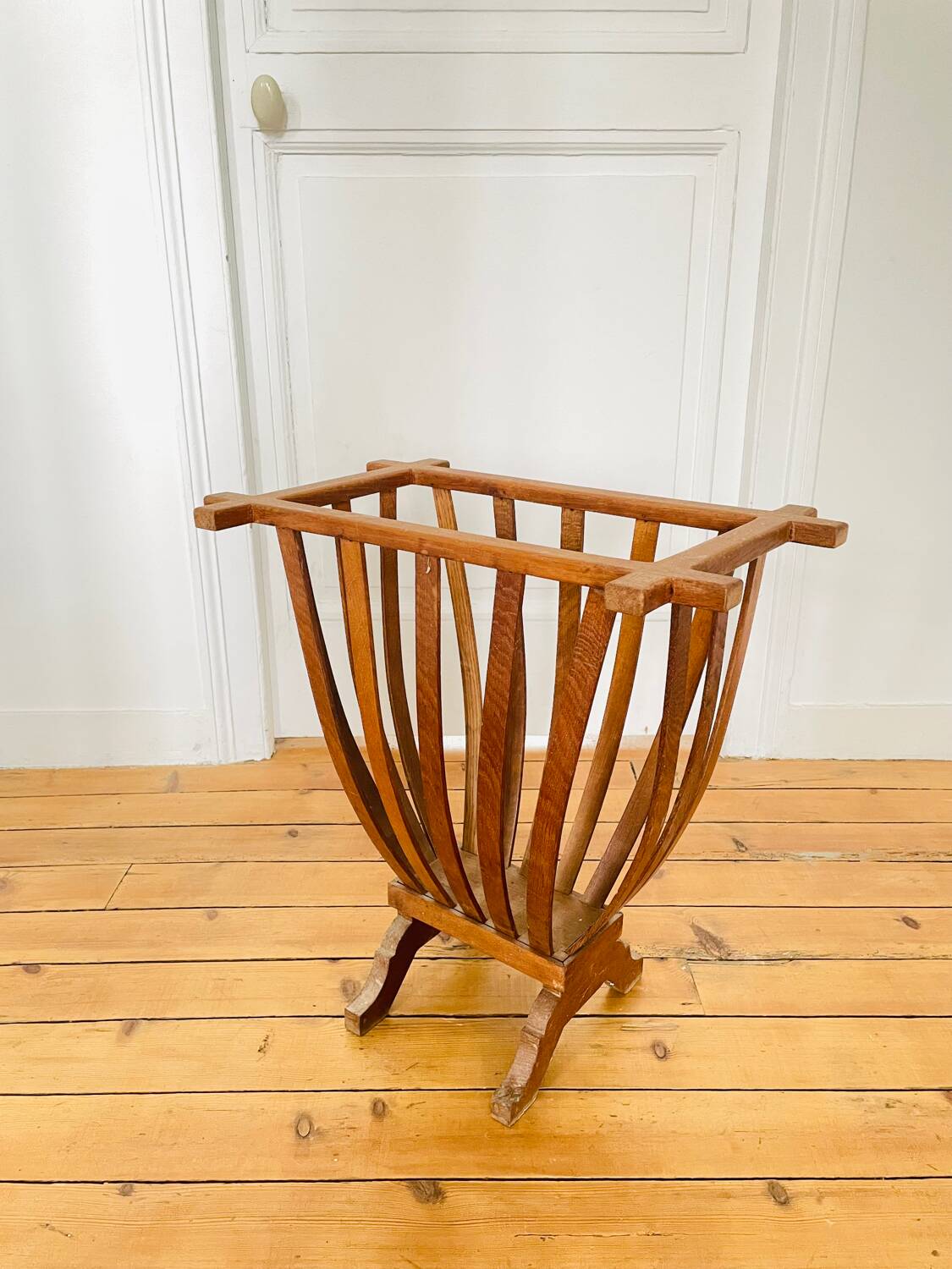 Sewing rack, old basket for balls of wool
