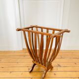 Sewing rack, old basket for balls of wool