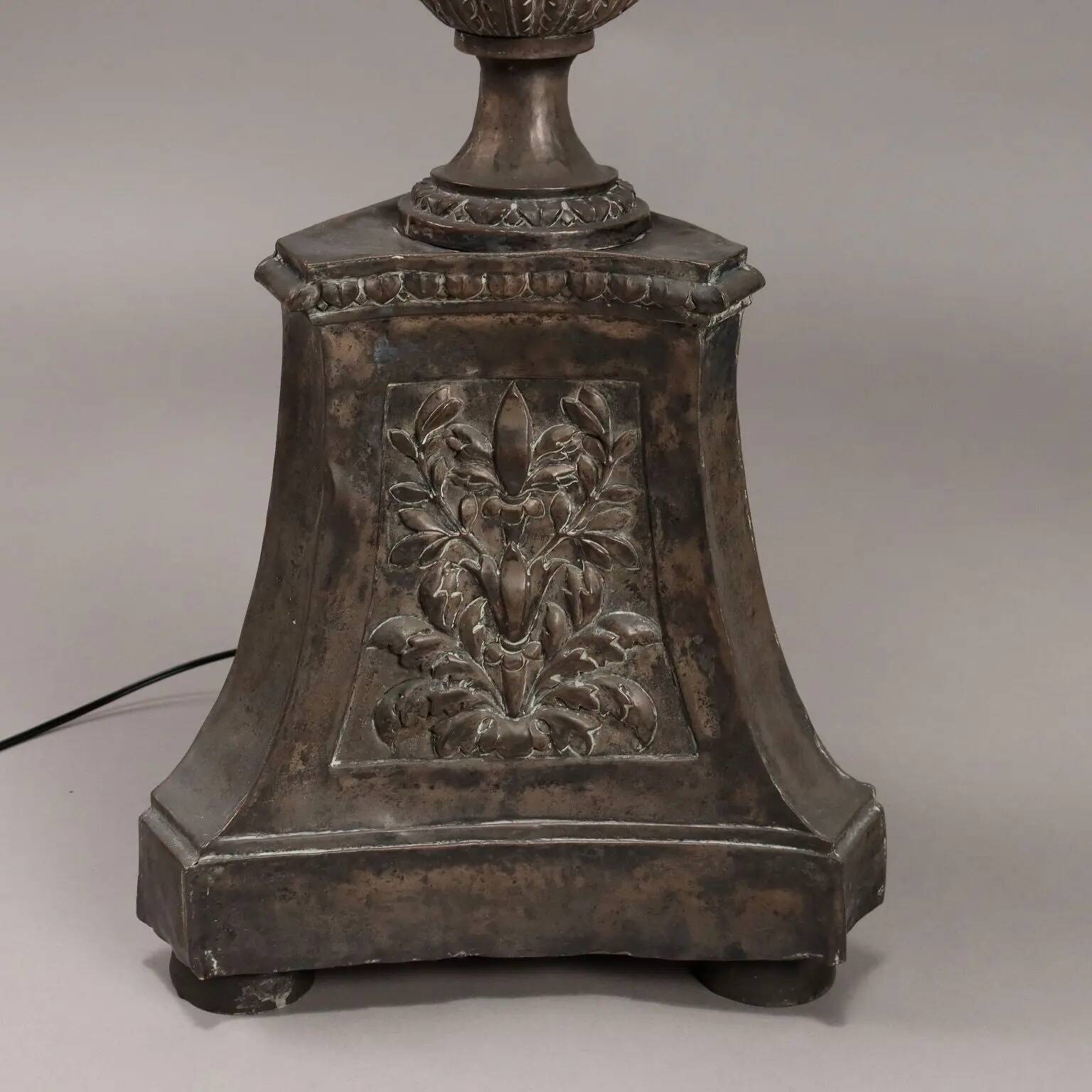 Candélabre ancien en fer et bois, Italie, XIXe siècle