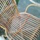 Paire de fauteuils en rotin patinés naturels