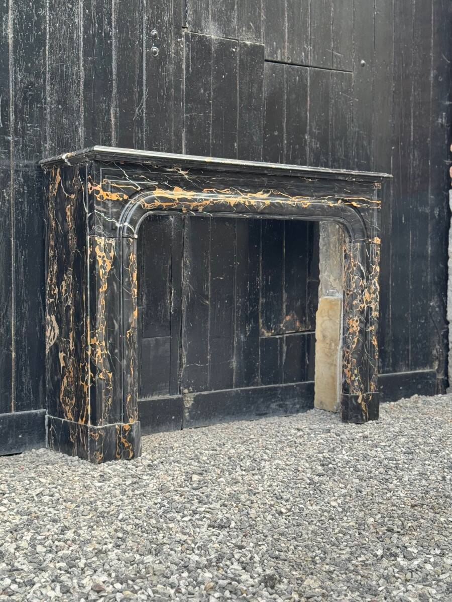Louis XIV fireplace in Portor marble, circa 1880