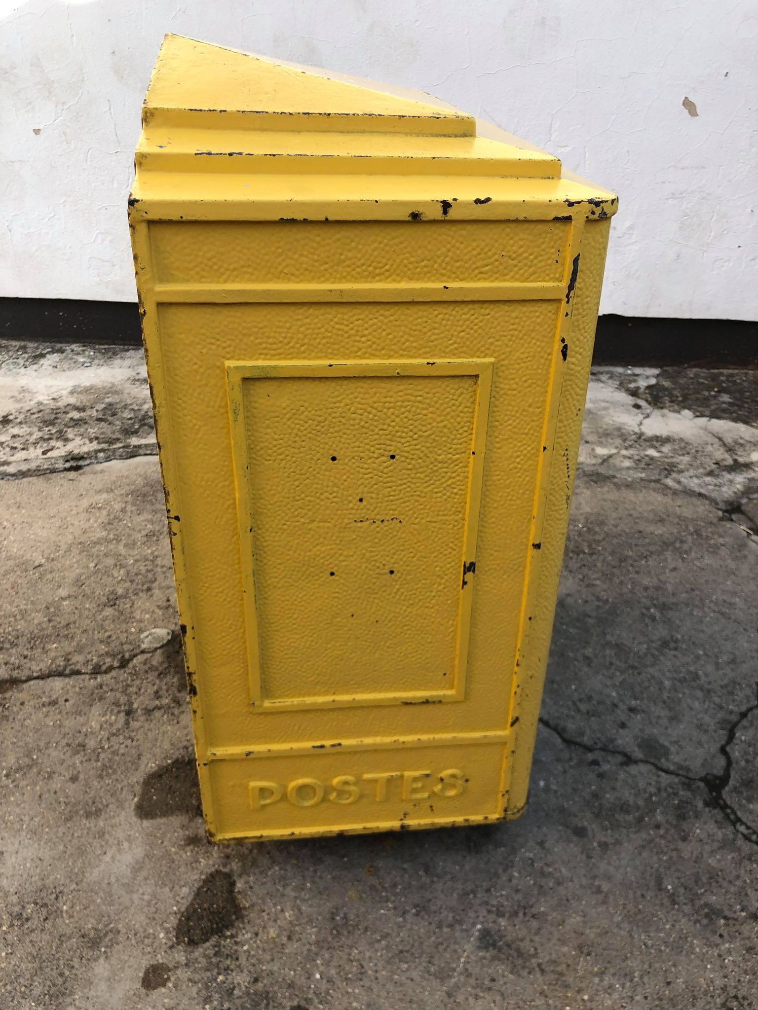 old large mailbox the post ptt dejoie / year 50 / height 82cm