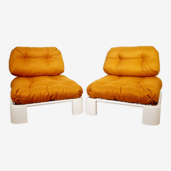 Paire de fauteuils bas pop en métal et plastique blancs, tissu orange, vers 1970