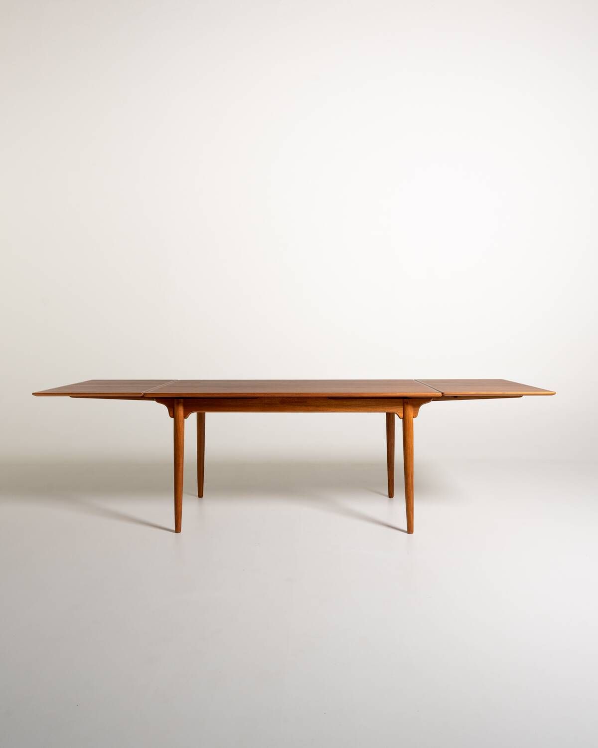 Table à manger "Modèle 54" produite par Omann Jun., années 1960.