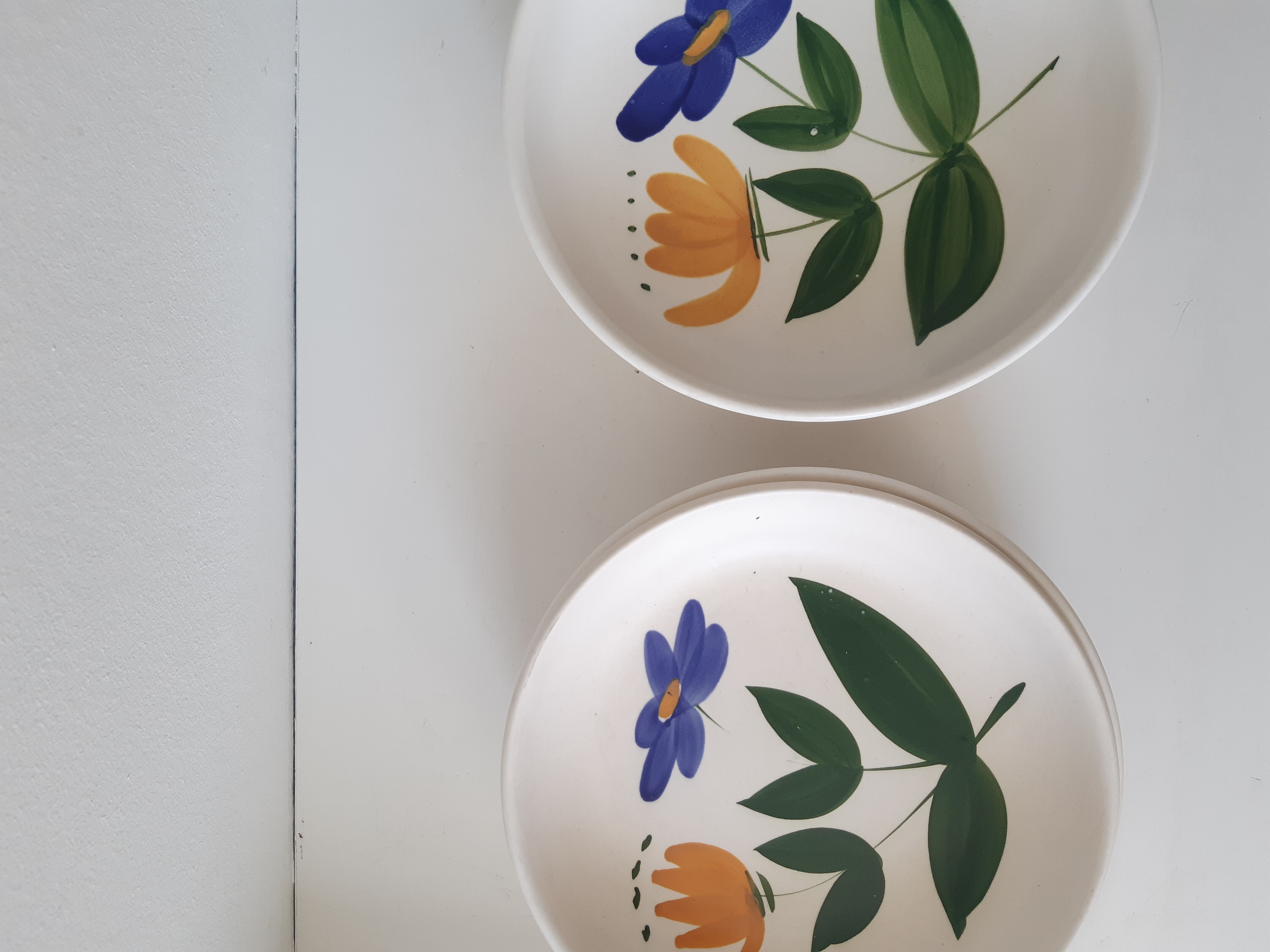 Set of 6 vintage hollow plates