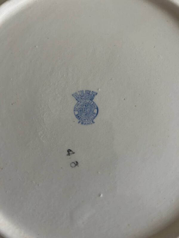 Service de 13 assiettes et un plat Badonviller