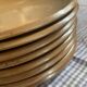 8 assiettes plates en grès de Berne vintage