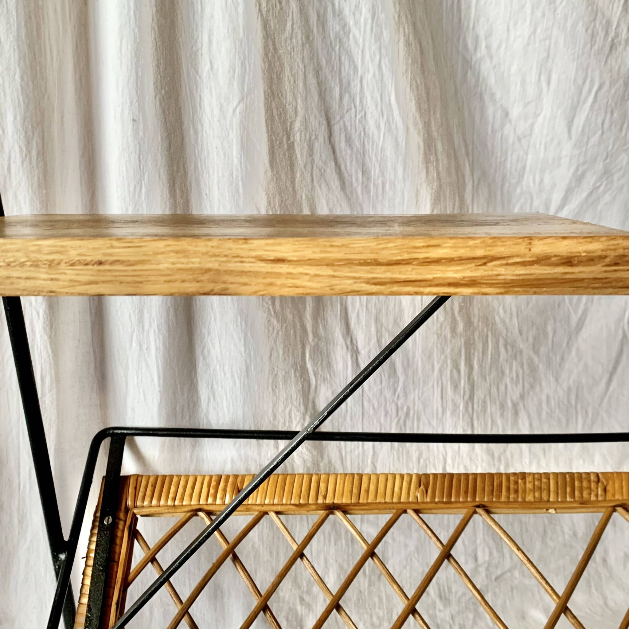 Vintage magazine rack in black metal, wood and rattan with ceramic ashtray