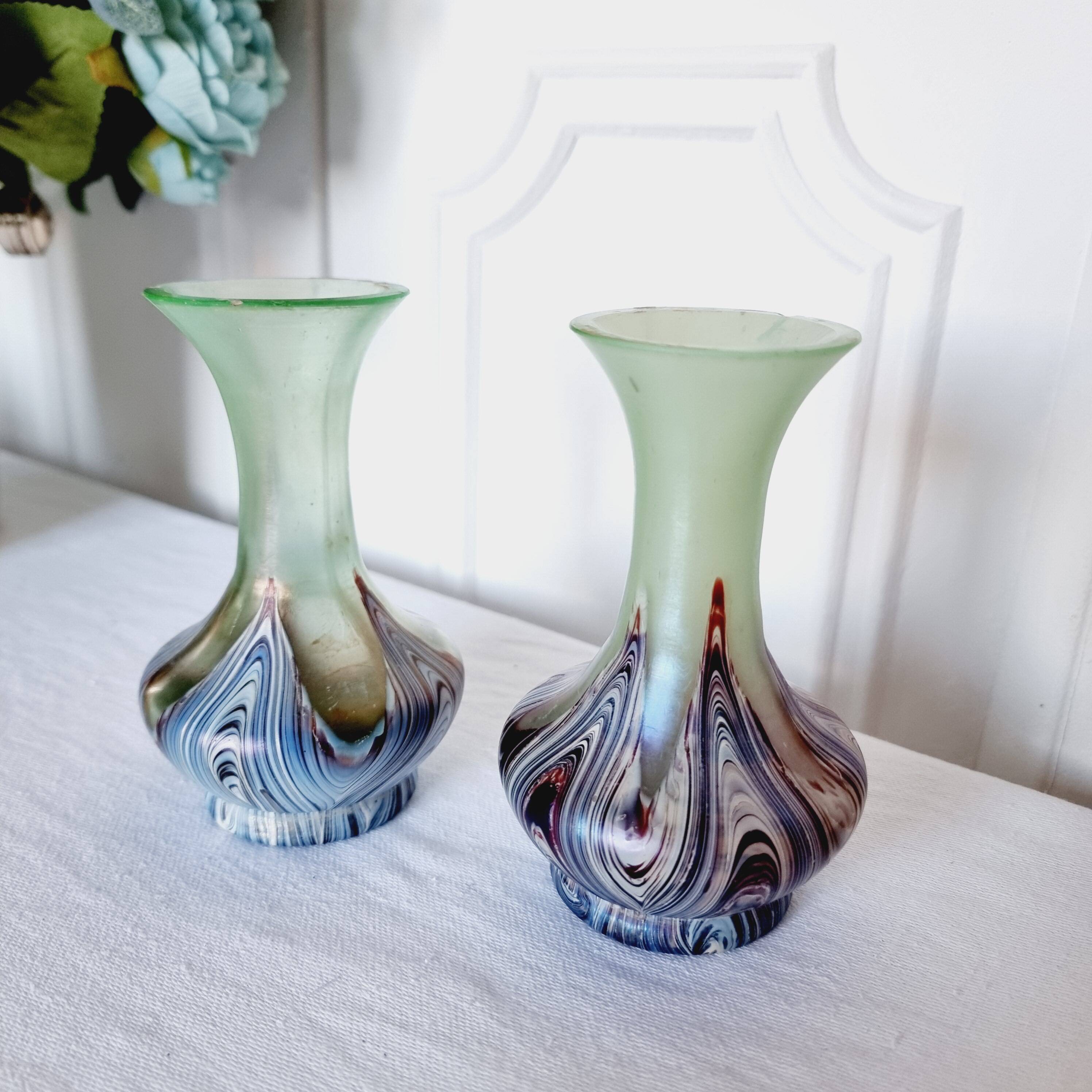 2 exclusive Loetz Violet vases in Bohemian crystal from 1899.