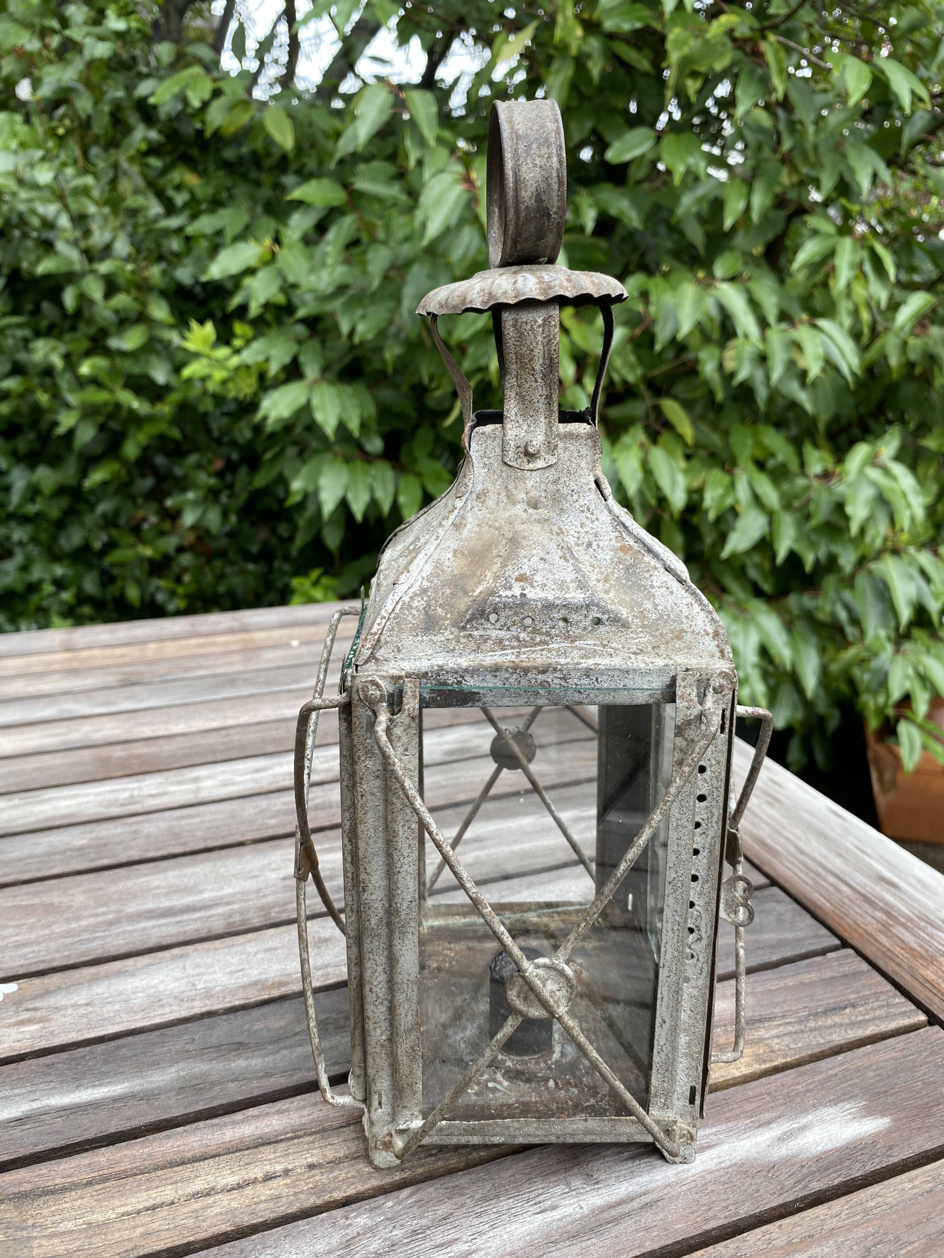 Lantern candle holder with glasses