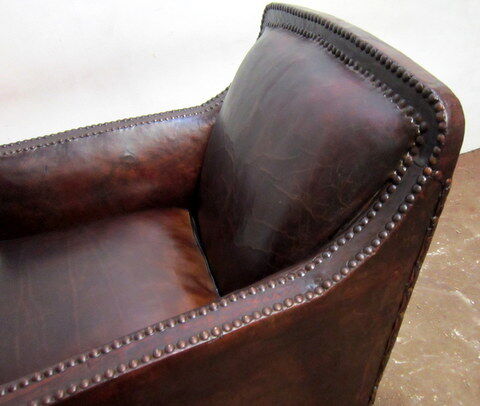 Fauteuil club clouté année 1930