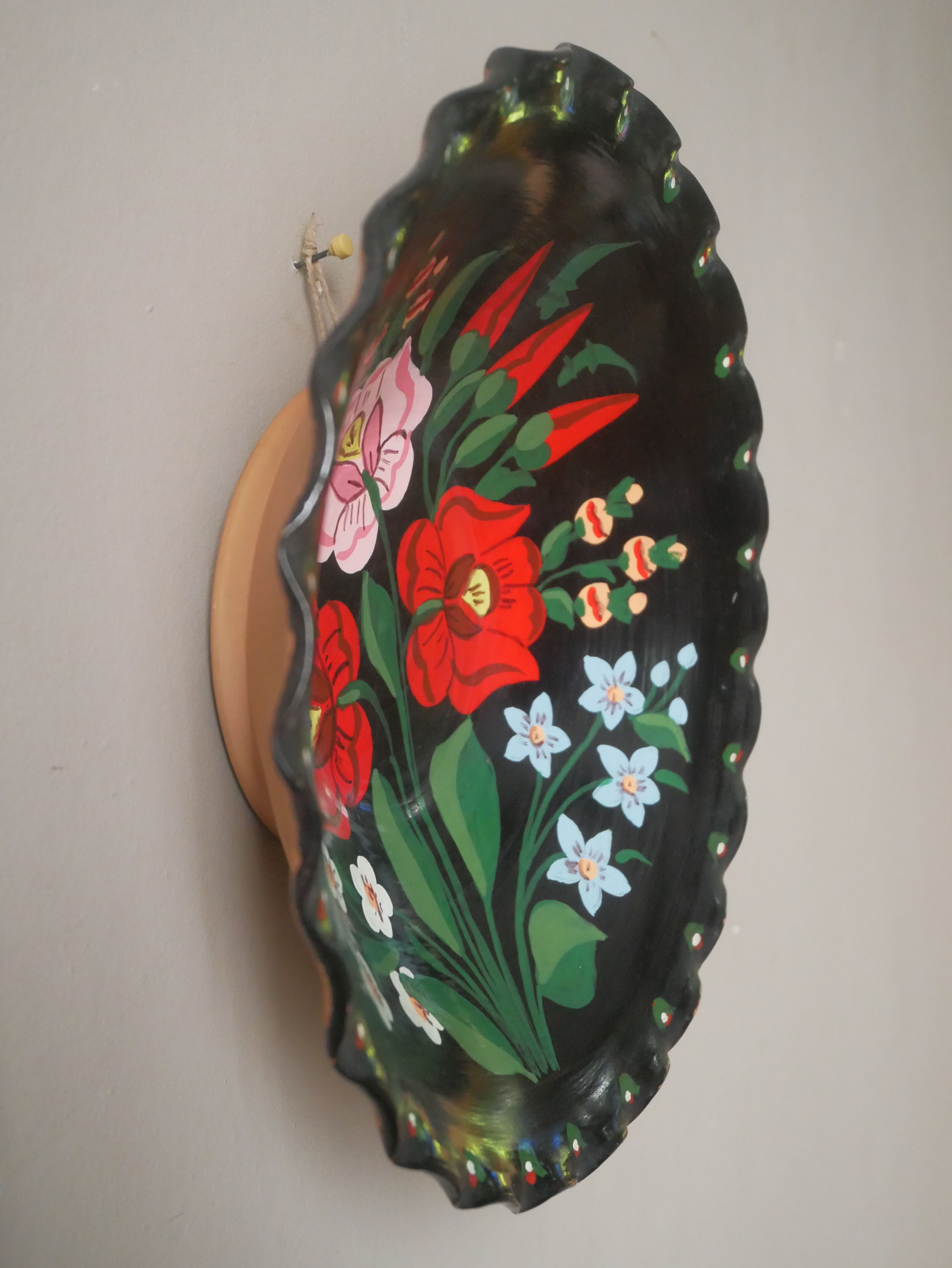 Decorative plate vintage in ceramic