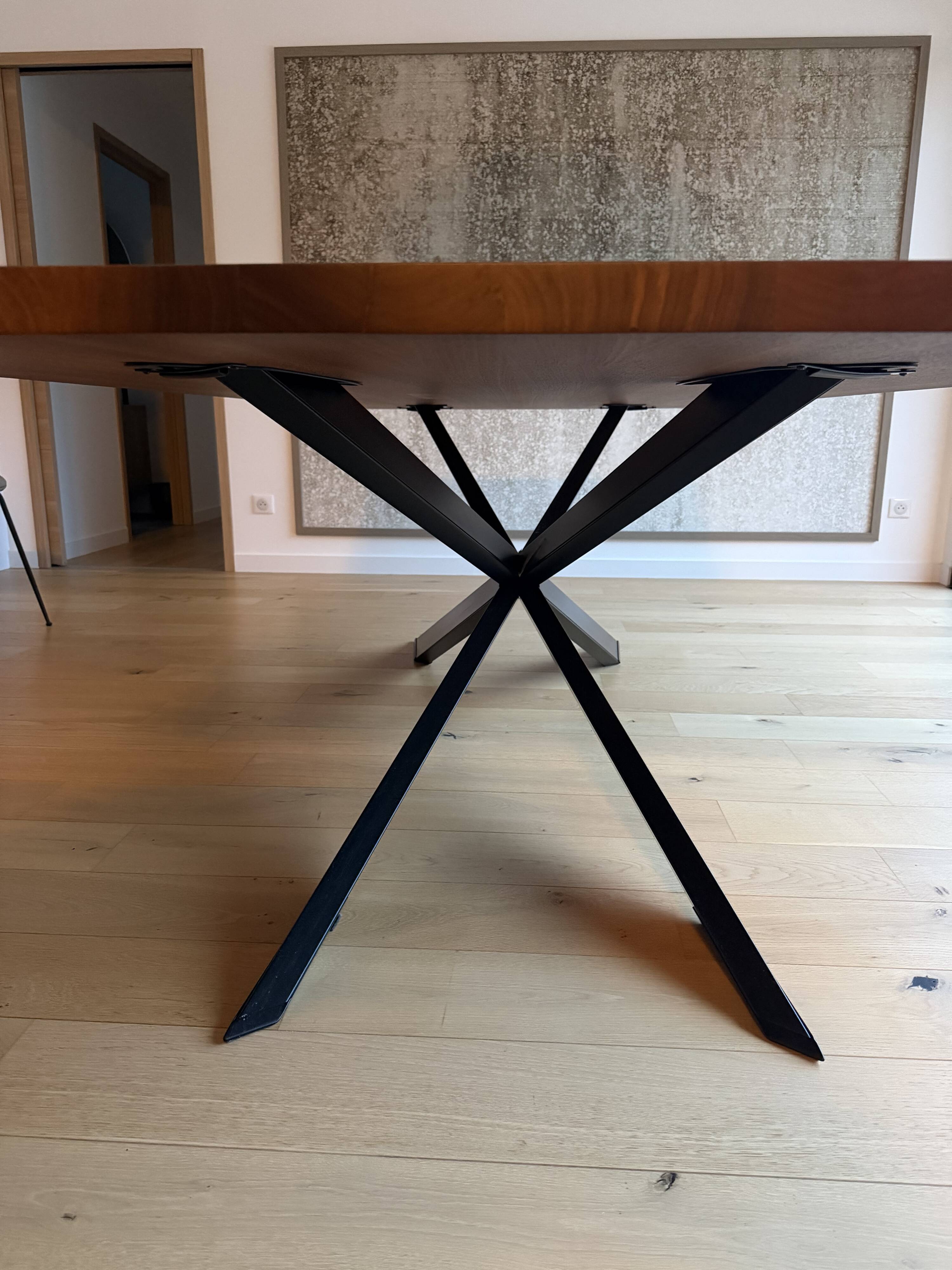 Table noyer Spyder Wood Philip Jackson