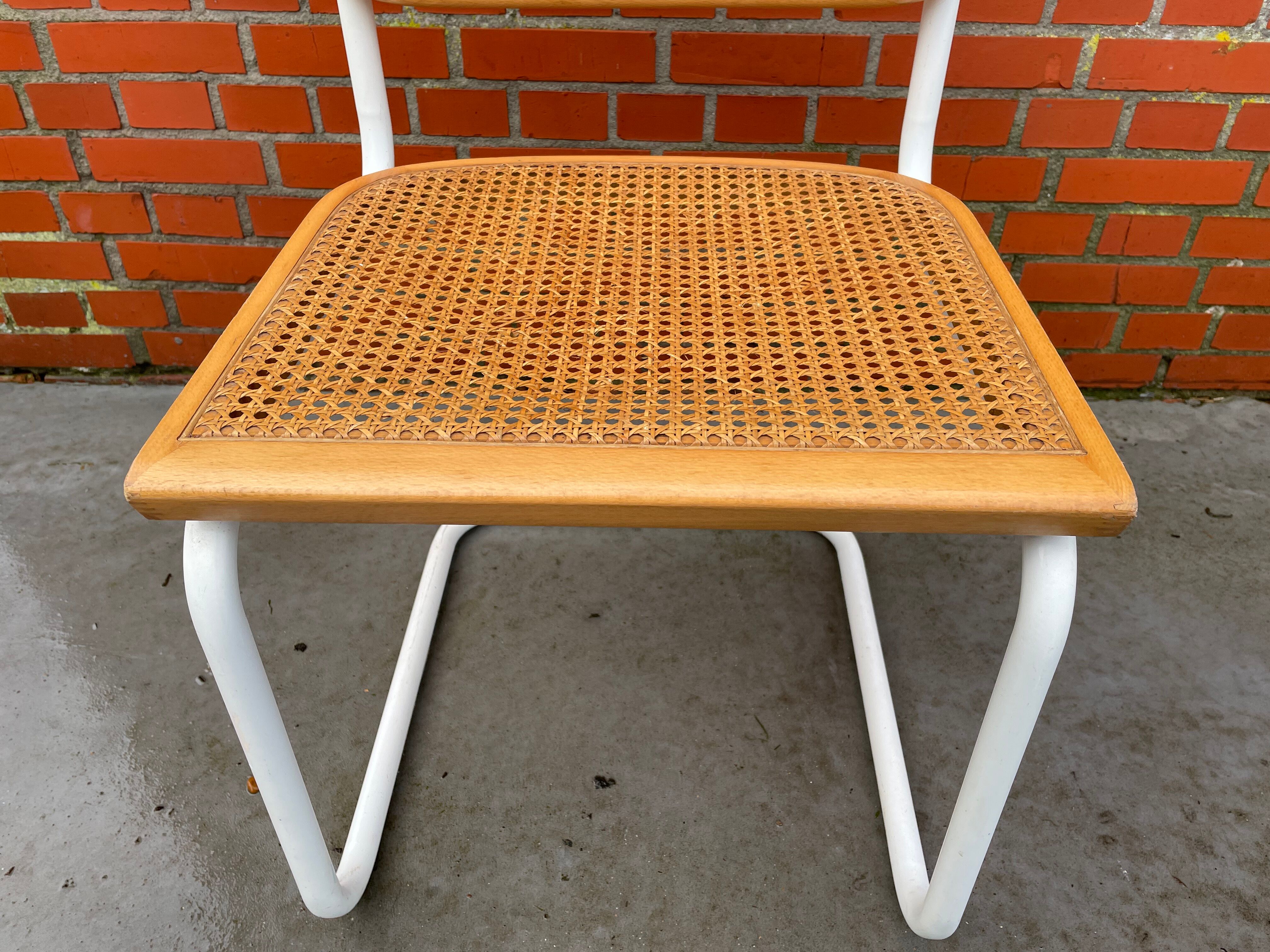 Ensemble de 4 chaises modèles Cesca de Marcel Breuer