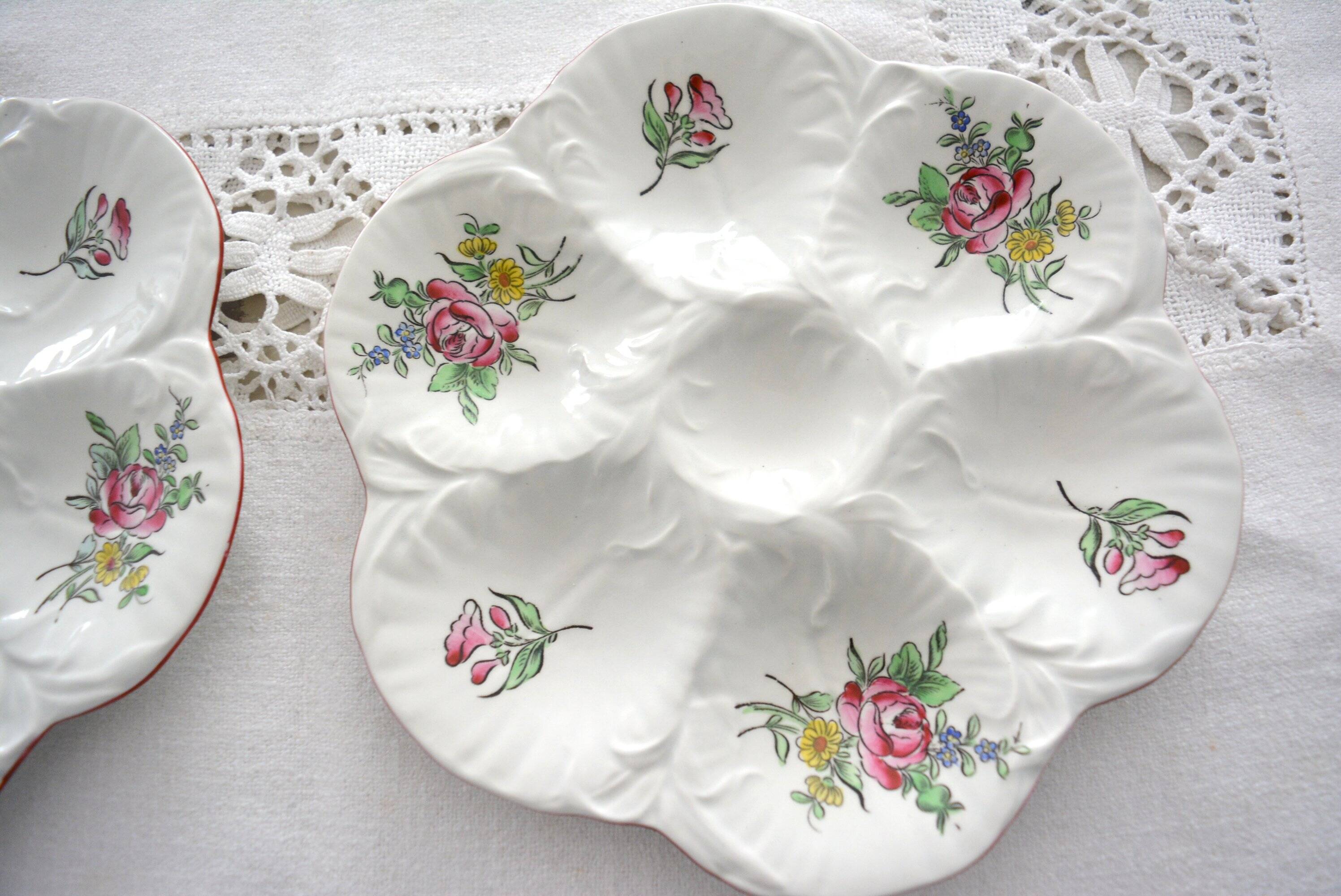 Pair of oyster plates, ceramic, flowers