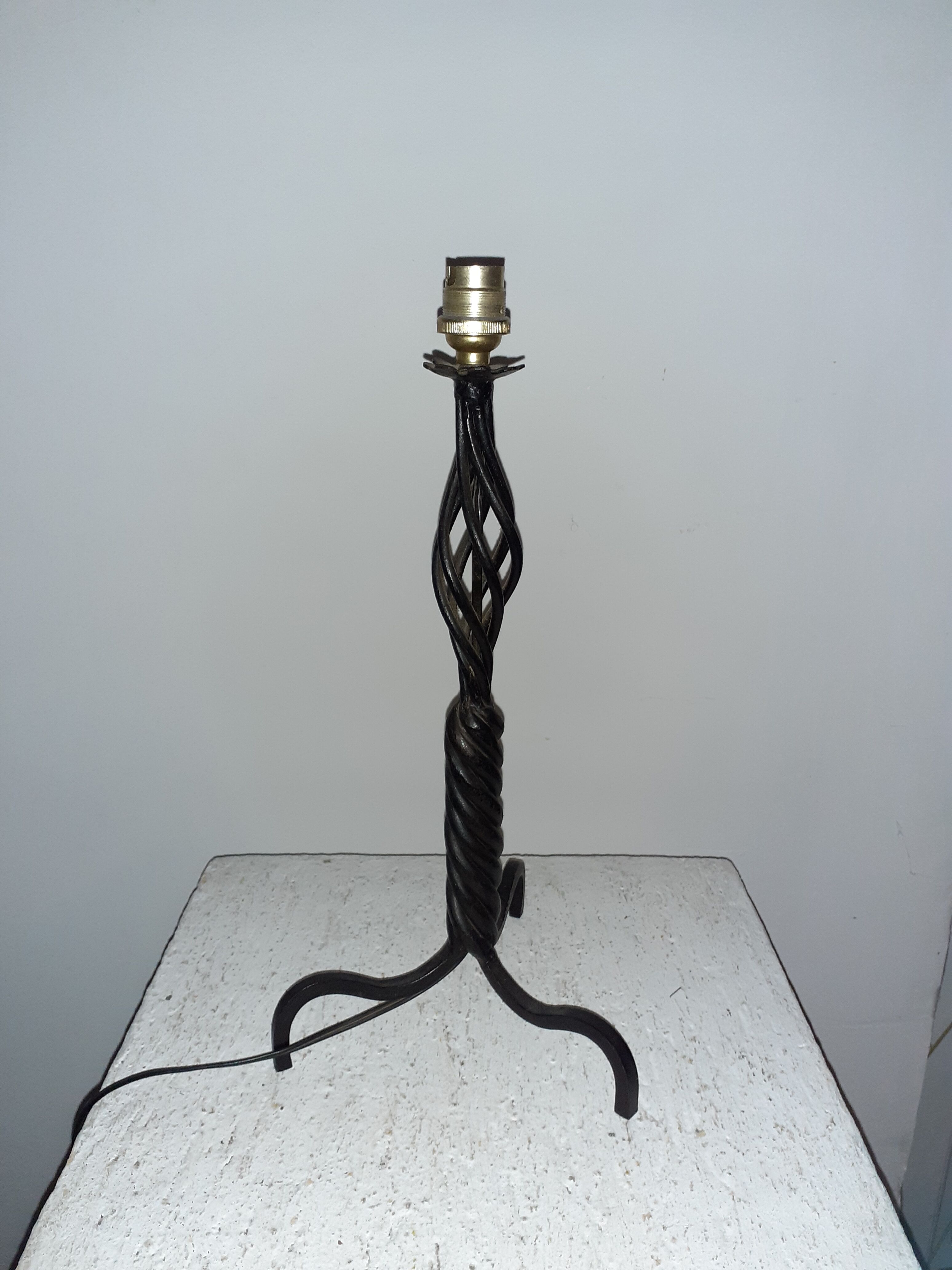 Wrought iron lamp foot