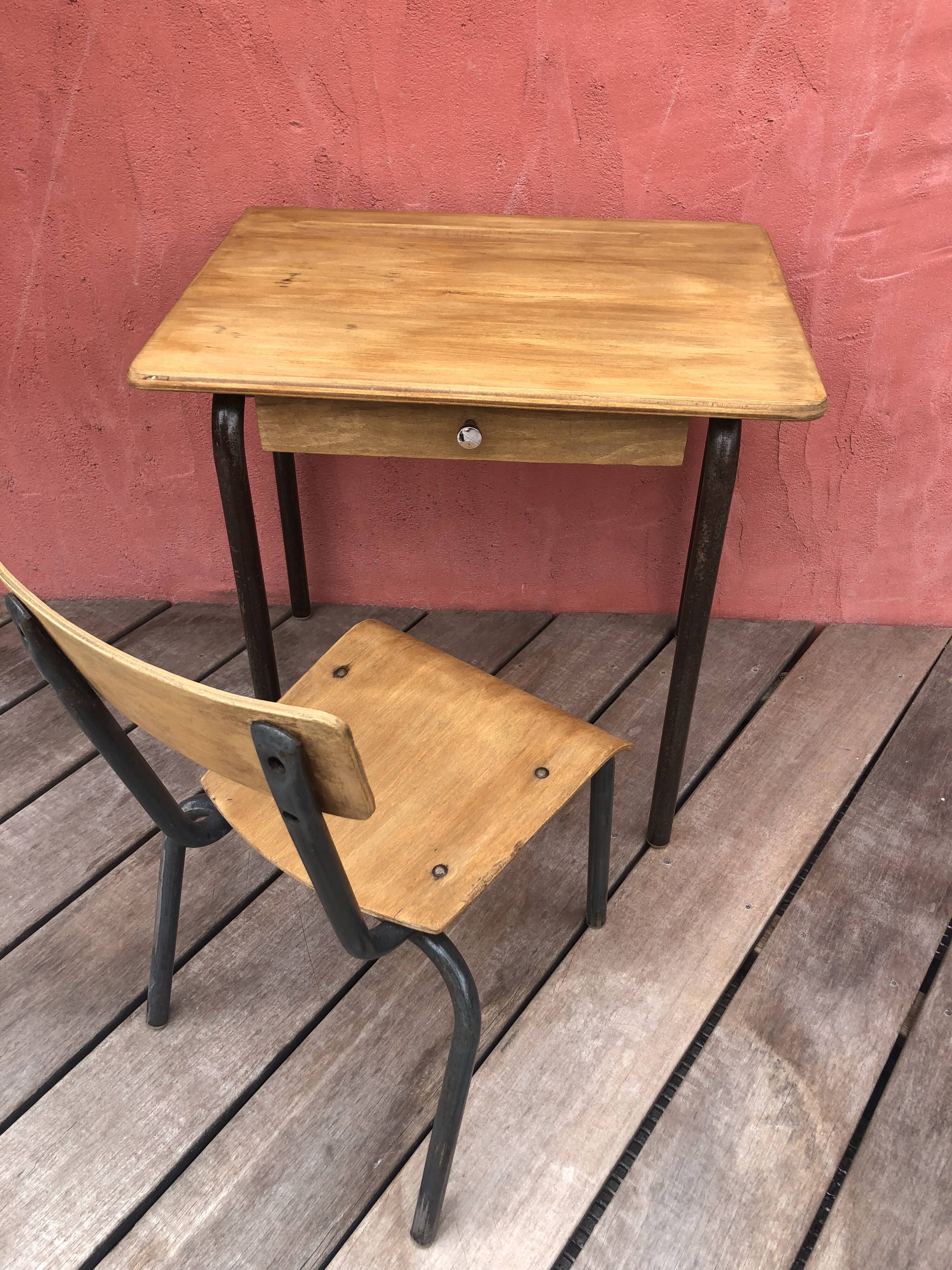 Vintage desk and chair for children between 3 and 5 years old