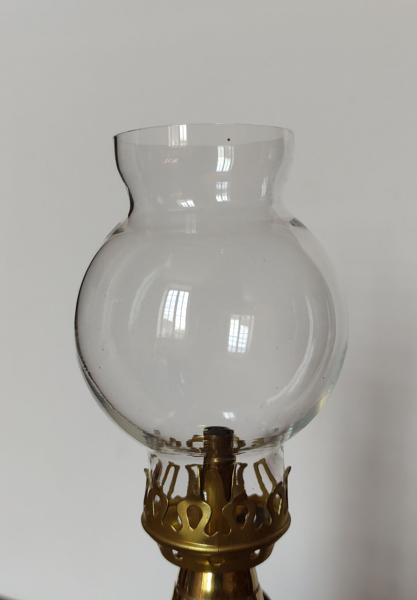 Lampe pigeon à essence minérale en laiton de marque " OLYMPE "