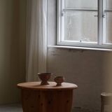 Modern round Danish coffee table in solid pine, Rainer Daumiller style, 1970s.