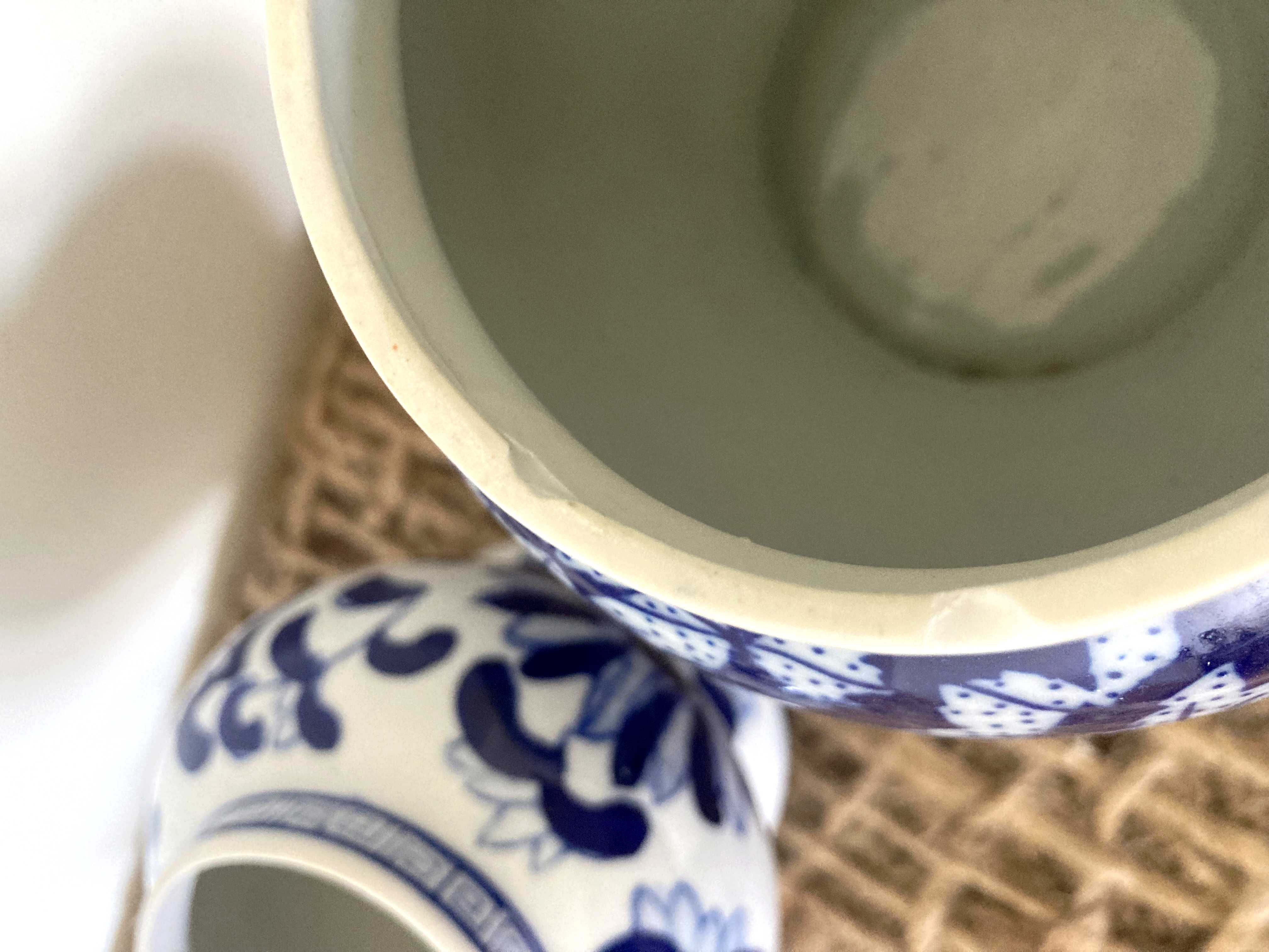Set of 2 vintage ceramic ginger pots