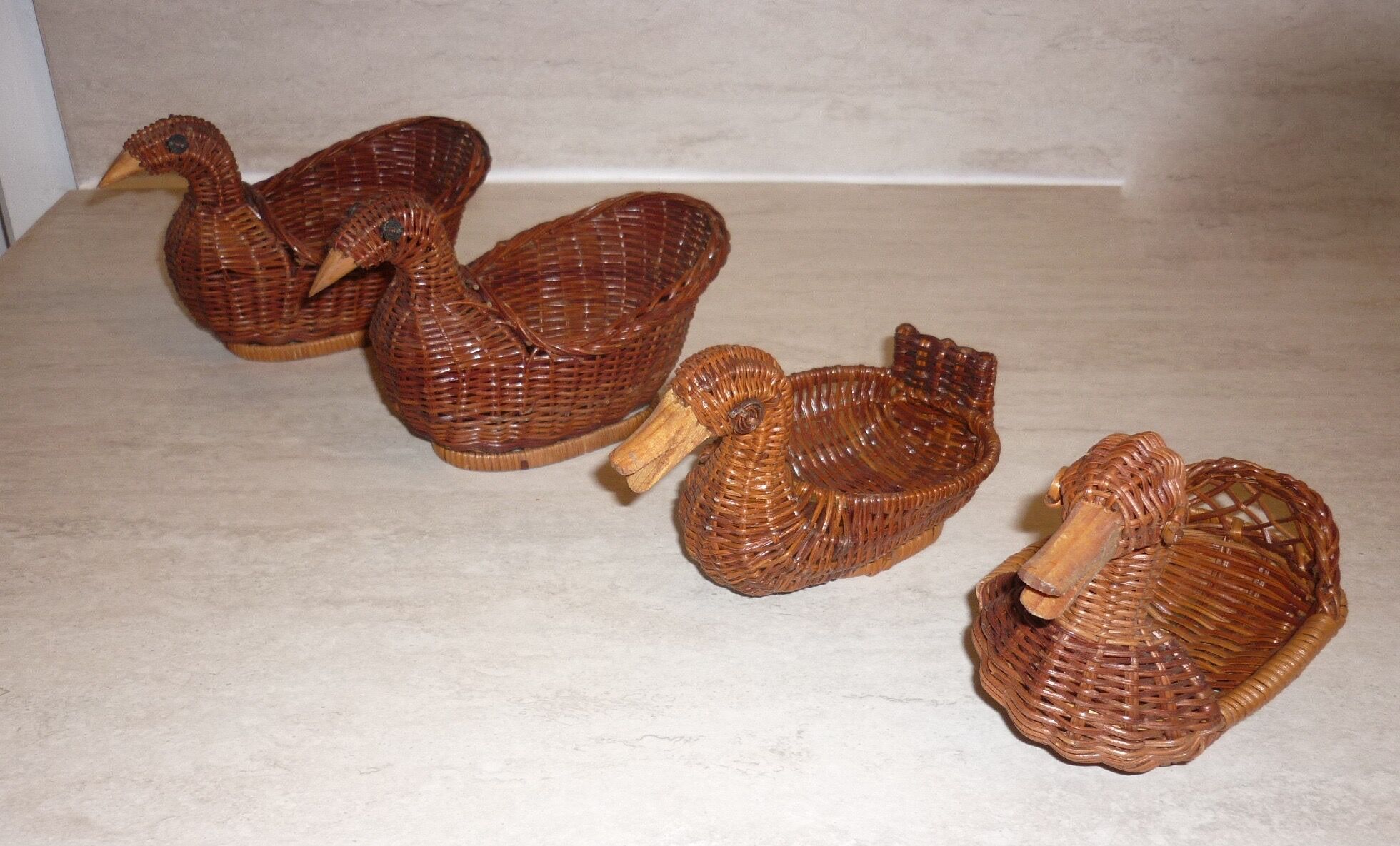 Mini baskets hens and ducks in rattan