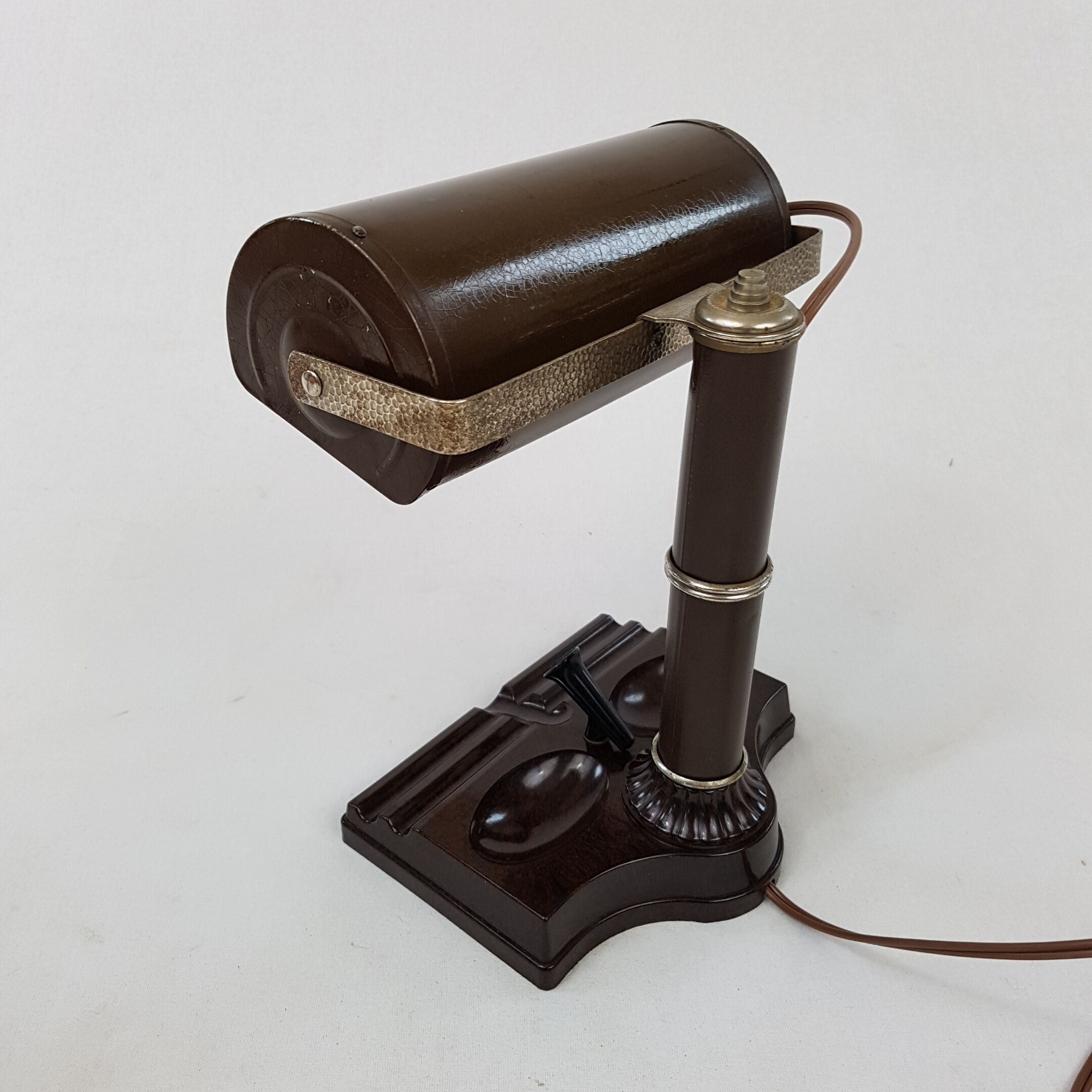 Style in brown bakelite altas appliance brookli banker desk lamp