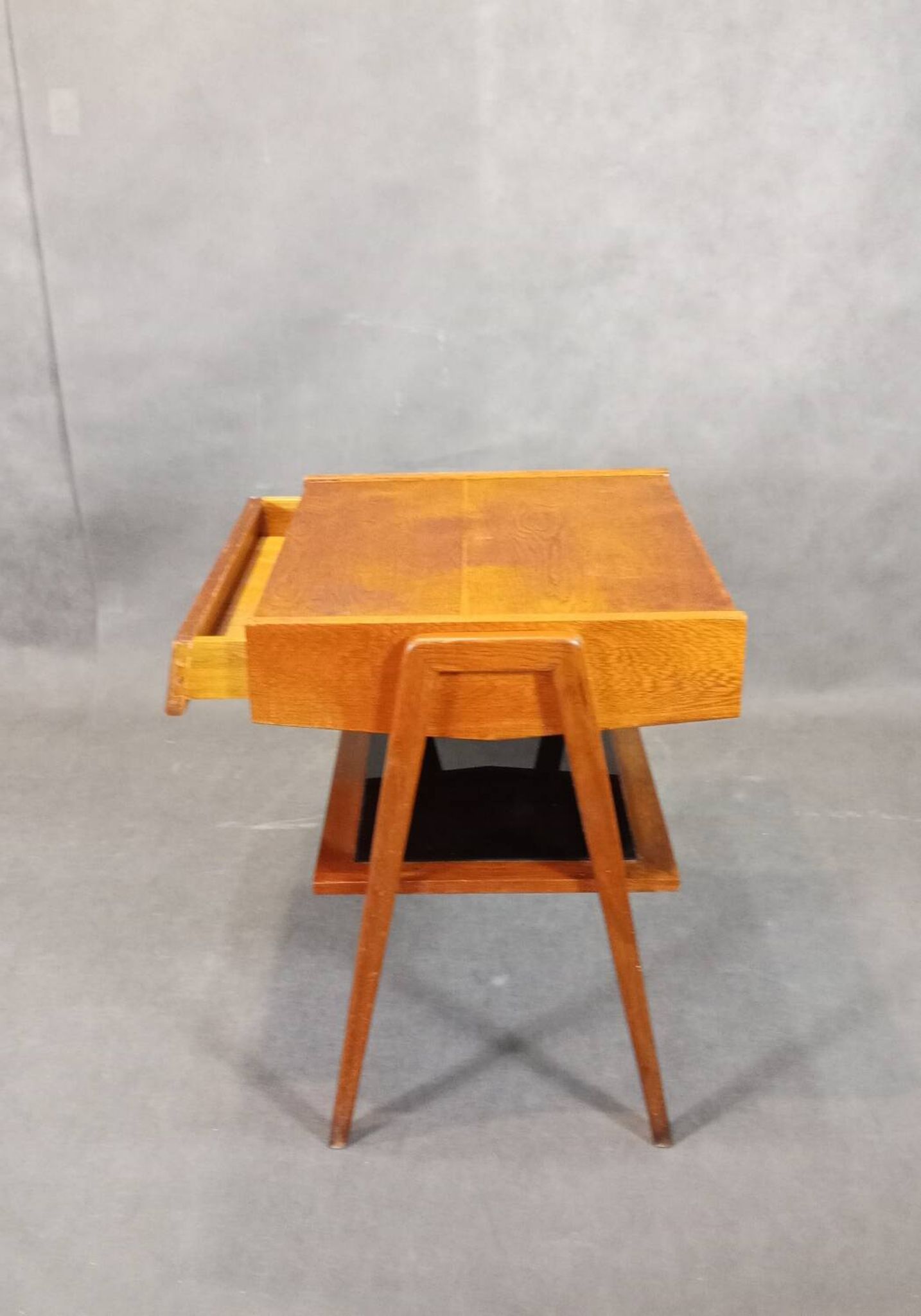 Table TV en chêne Jiràk par Drevotex, Vintage Tchèque 1960