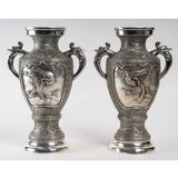 Paire de vases en métal argenté, asie