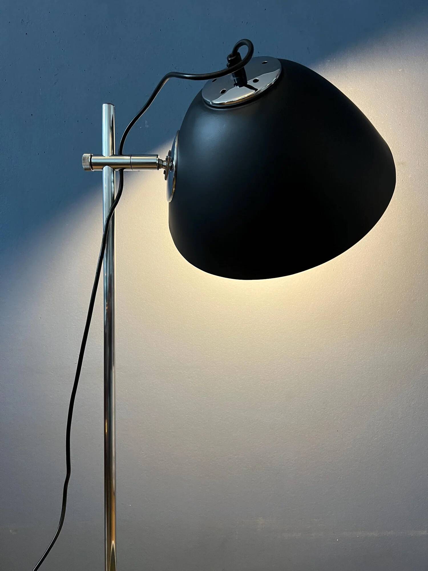 Black mid-century Dijkstra flexible desk lamp