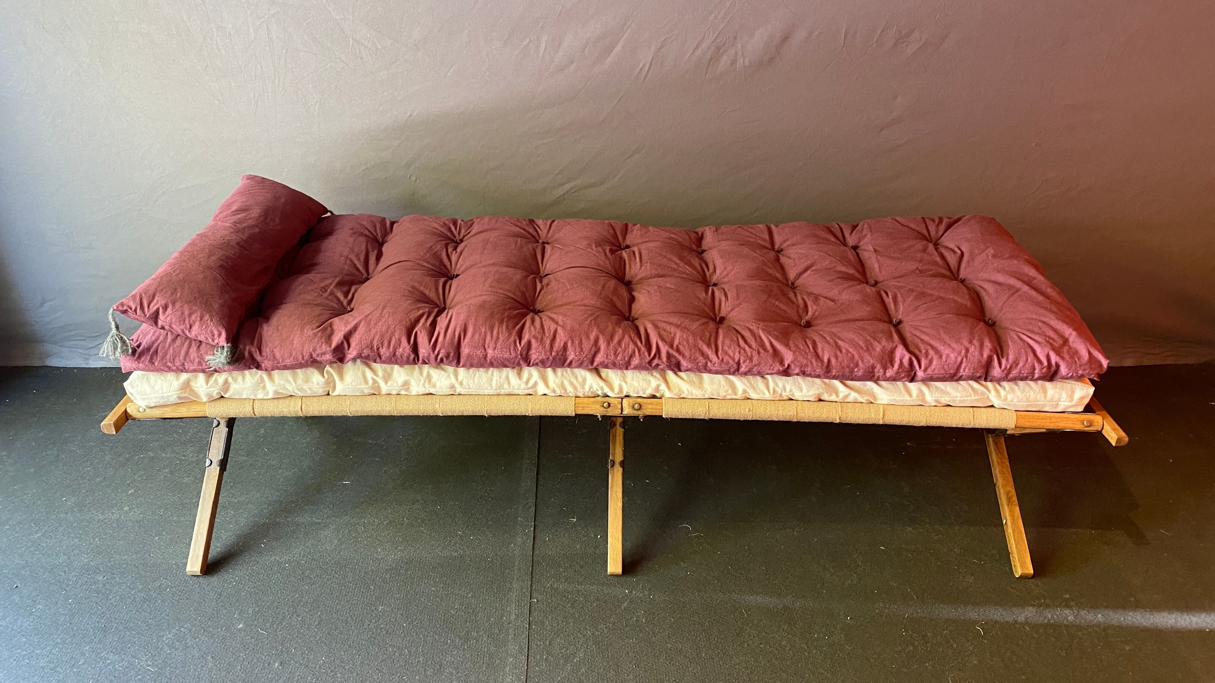 Army camp bed - daybed - jute braiding