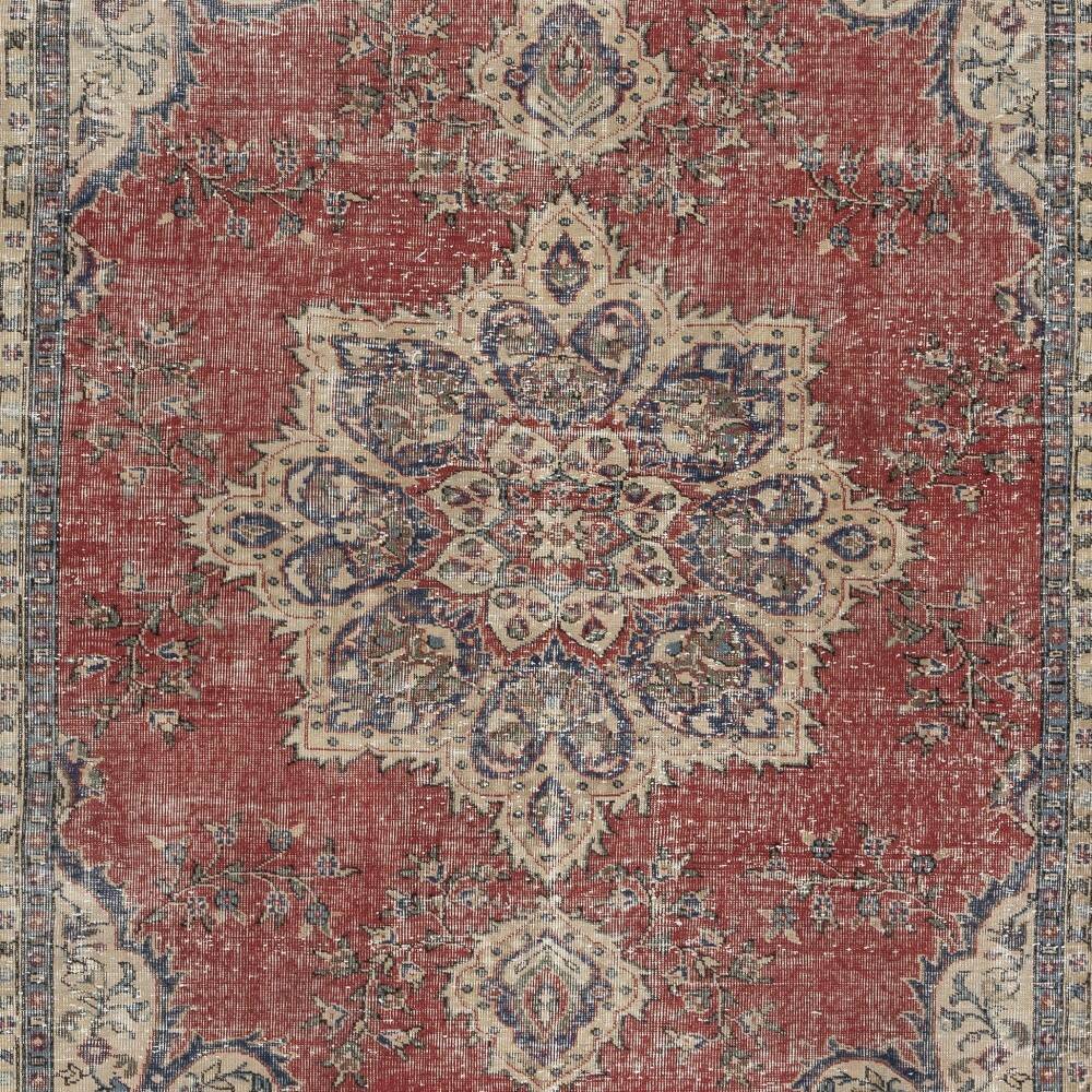 Traditional Vintage Handmade Turkish Area Rug. Hand-knotted Wool Carpet with Medallion Design