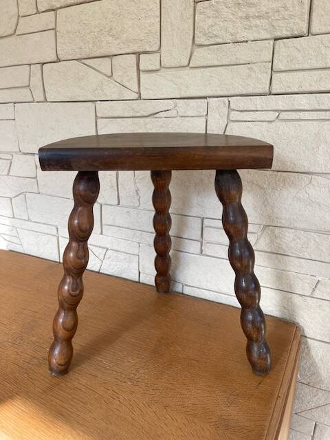 Low tripod stool with turned legs