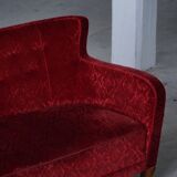 Modern Danish canapé, 3-seater in red velvet, Fritz Hansen style, 1940s.