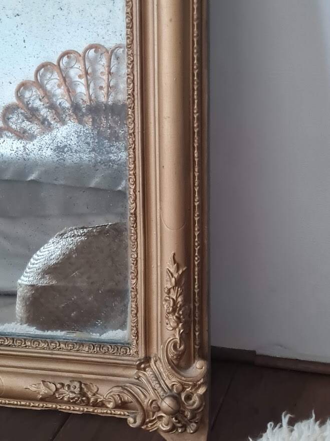 Antique rectangular mirror with mouldings 103 x 68