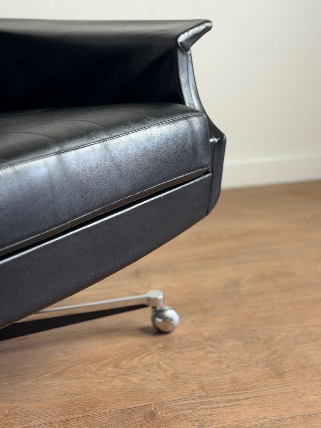 Vintage armchair published by Möbel Mann – elegant black