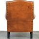 Très beau fauteuil à oreilles en cuir de mouton avec des détails époustouflants