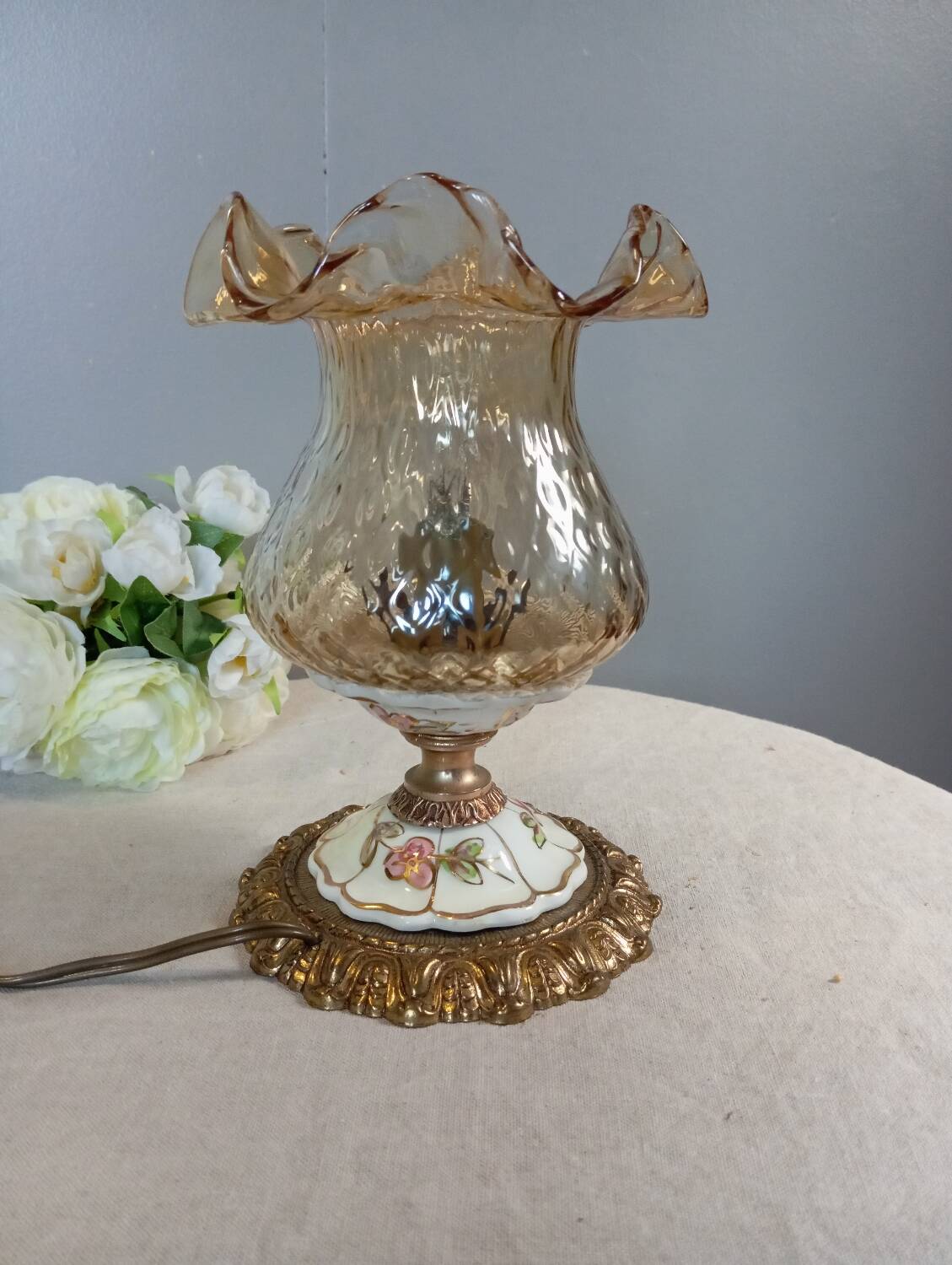 Baroque inspired table lamp, bronze, ceramic flowers and glass globe