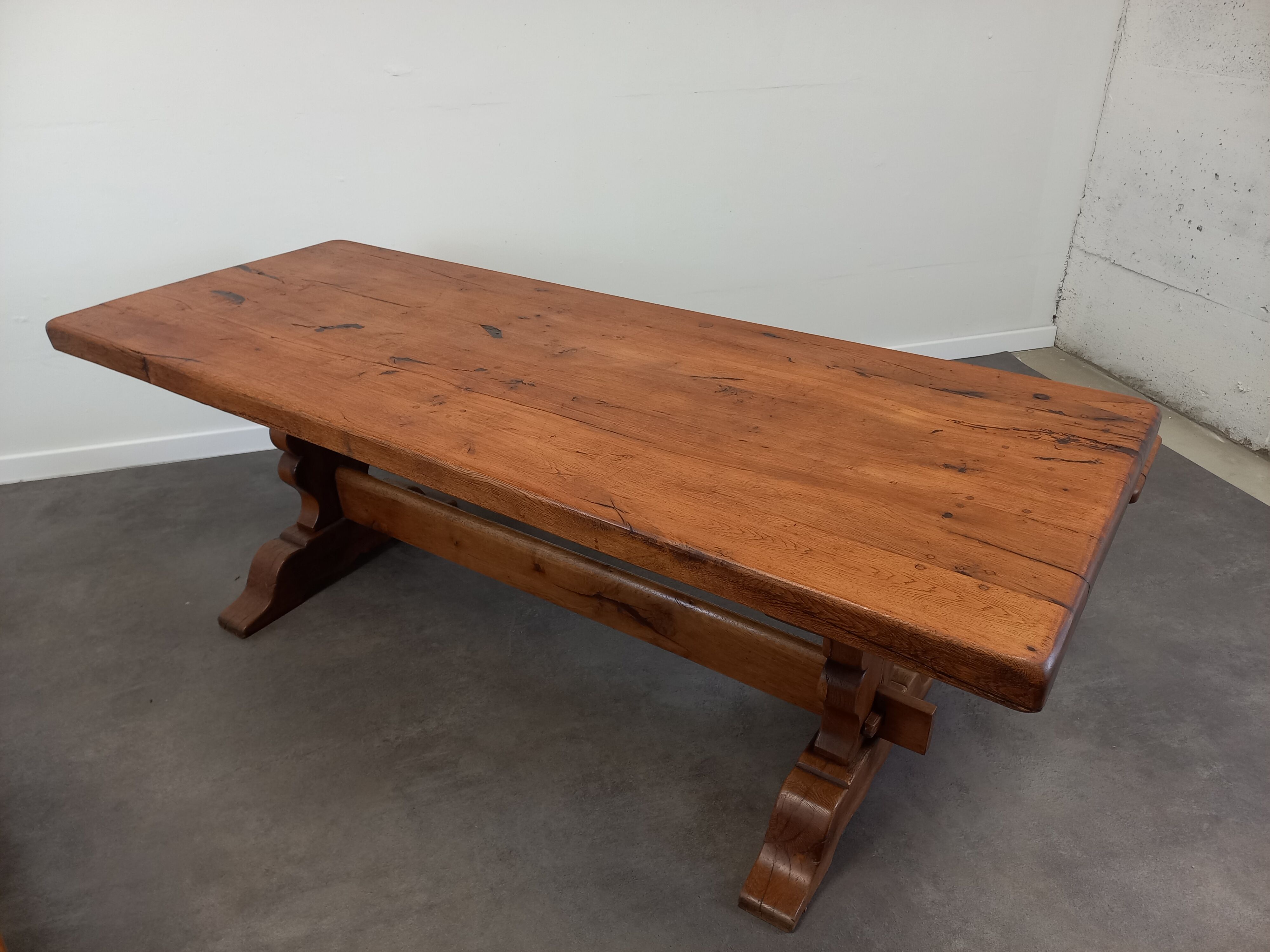 Farmhouse table and its 2 benches